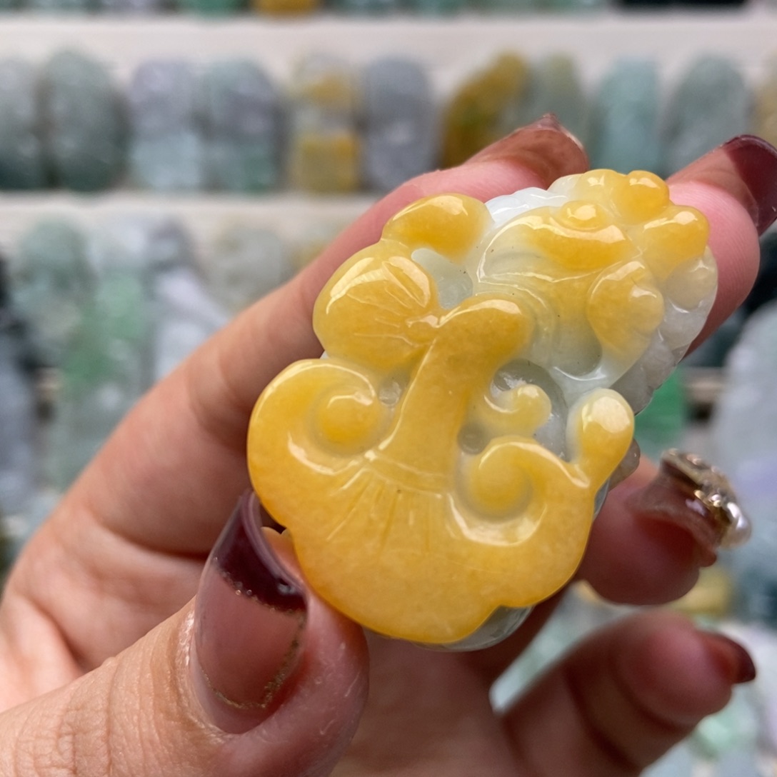 翡翠吊坠(赠链)未镶嵌