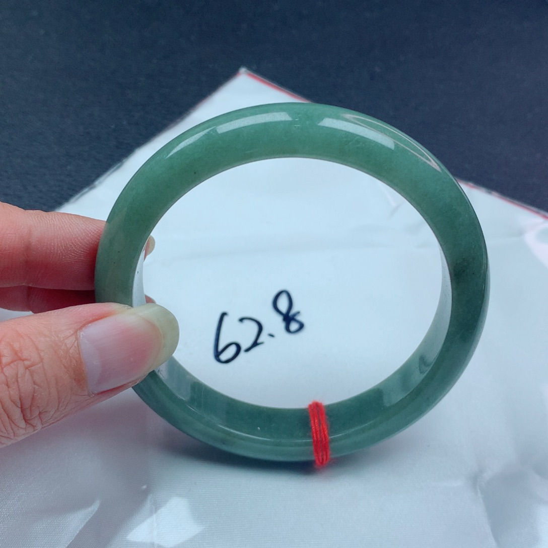 翡翠手镯未镶嵌翡翠手镯