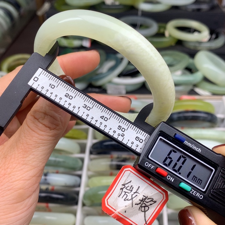 蛇纹石玉未镶嵌手镯921
