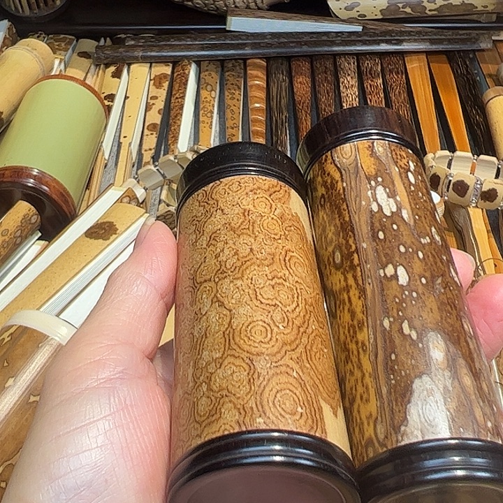 冷***雨扇子两个虫罐合拍