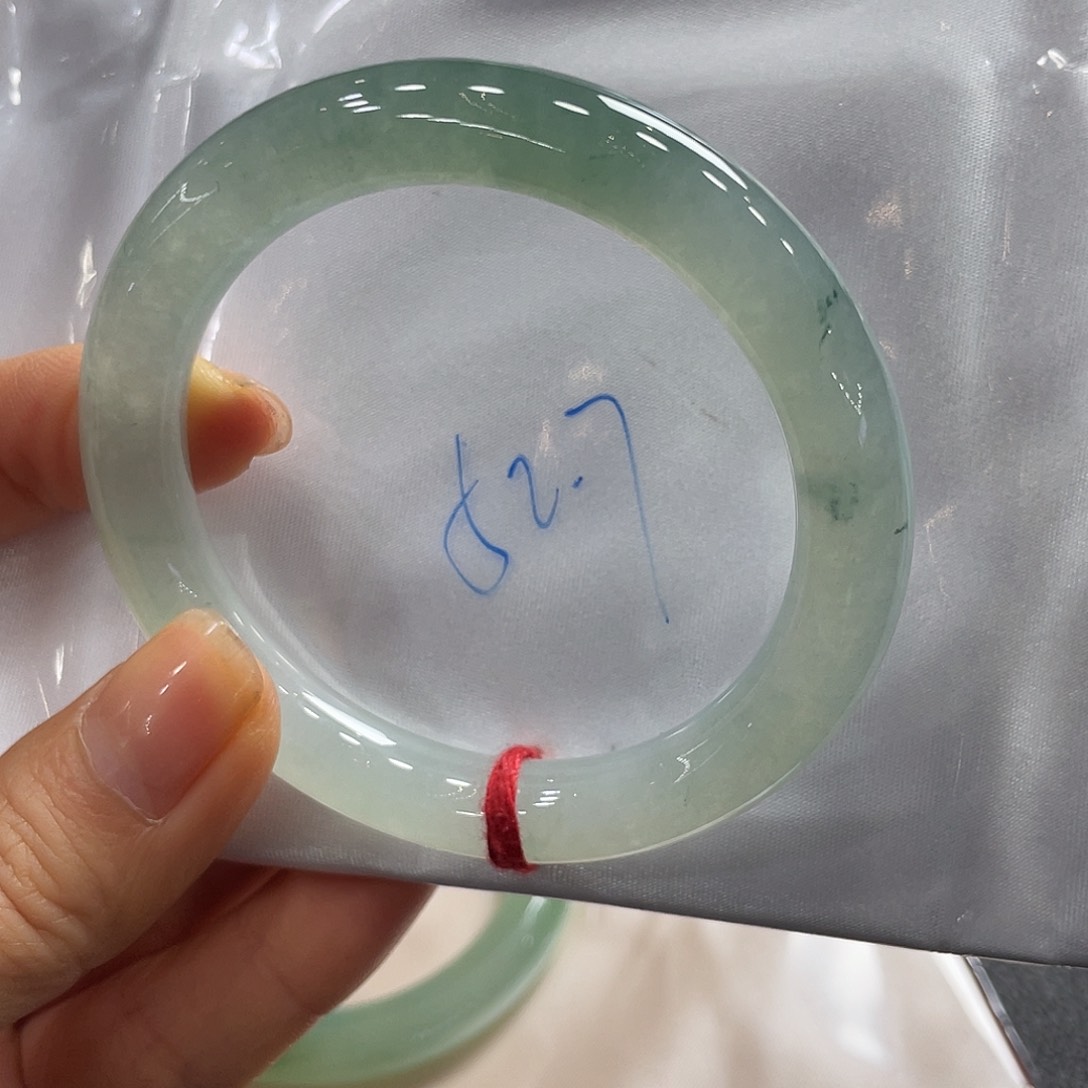 翡翠手镯未镶嵌翡翠手镯