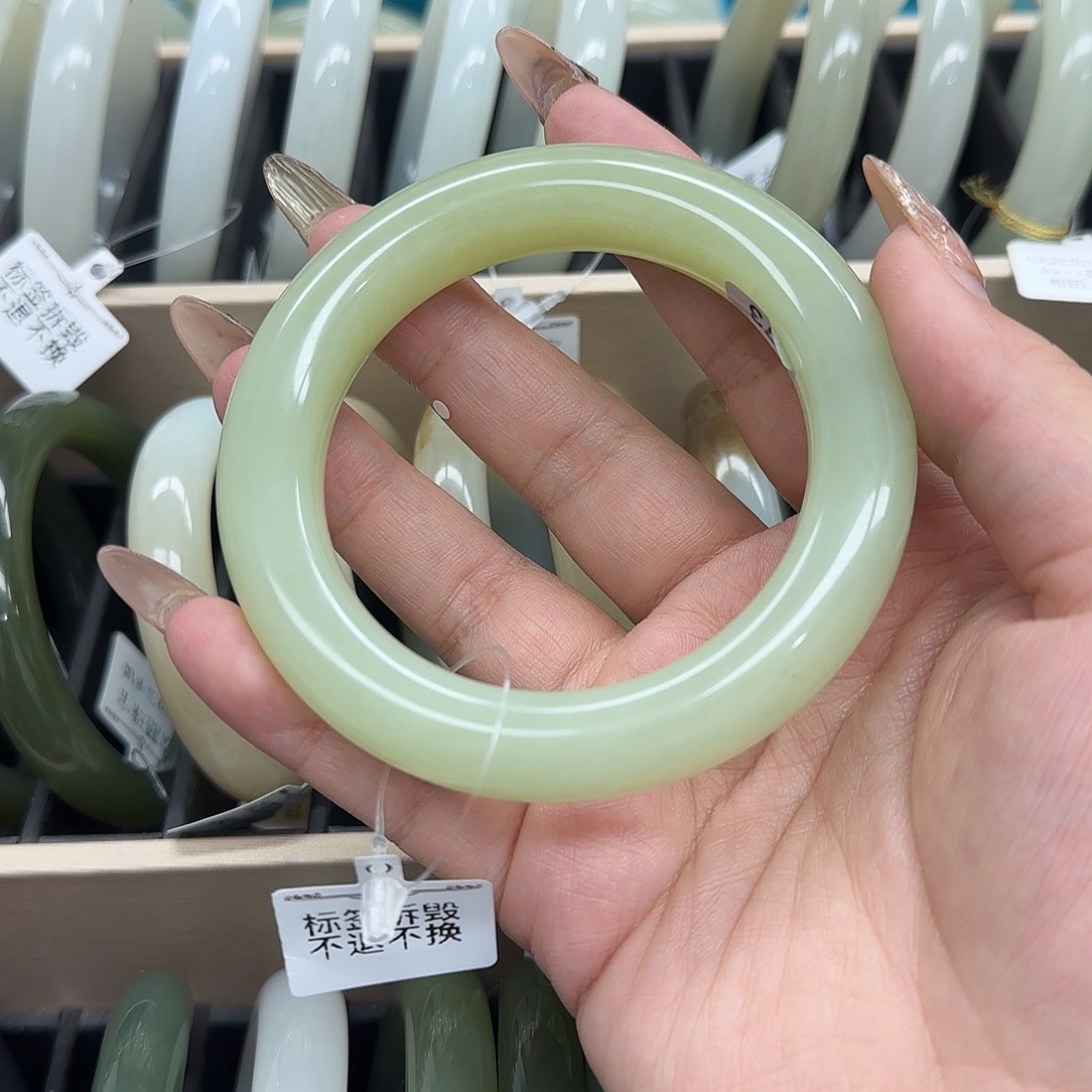 和田玉手镯未镶嵌吖*呀