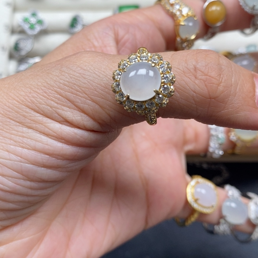 翡翠颈饰未镶嵌翡翠