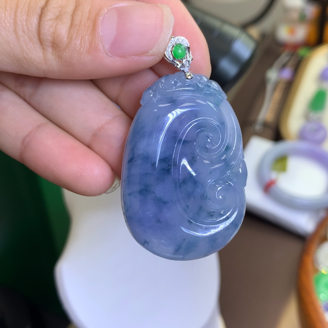 翡翠颈饰18K金镶嵌翡翠