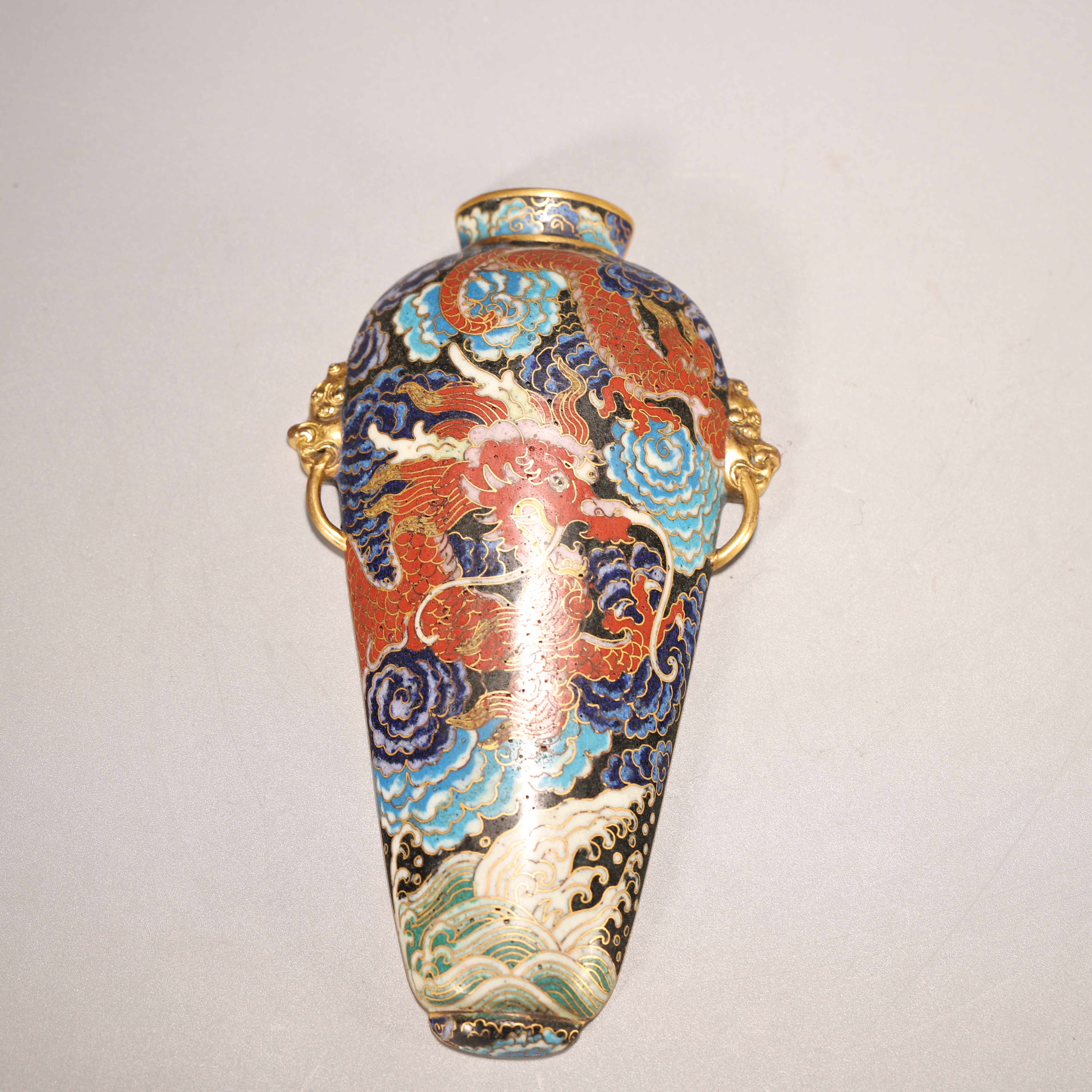 Lot16清代 景泰蓝龙纹璧瓶