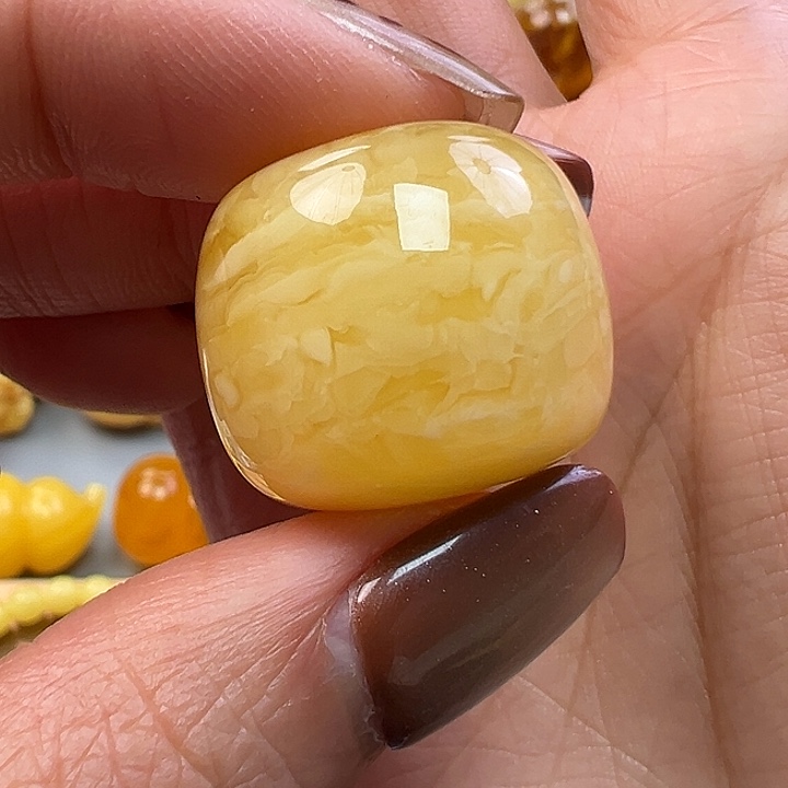 蜜蜡未镶嵌珠宝奇石