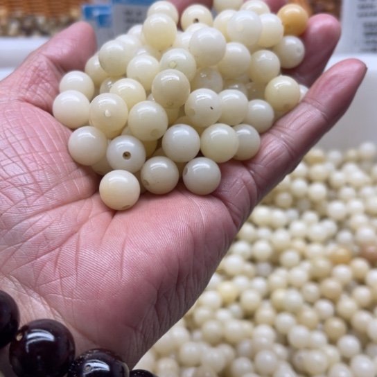 白玉菩提吊坠瑕疵11奶白圆珠200颗