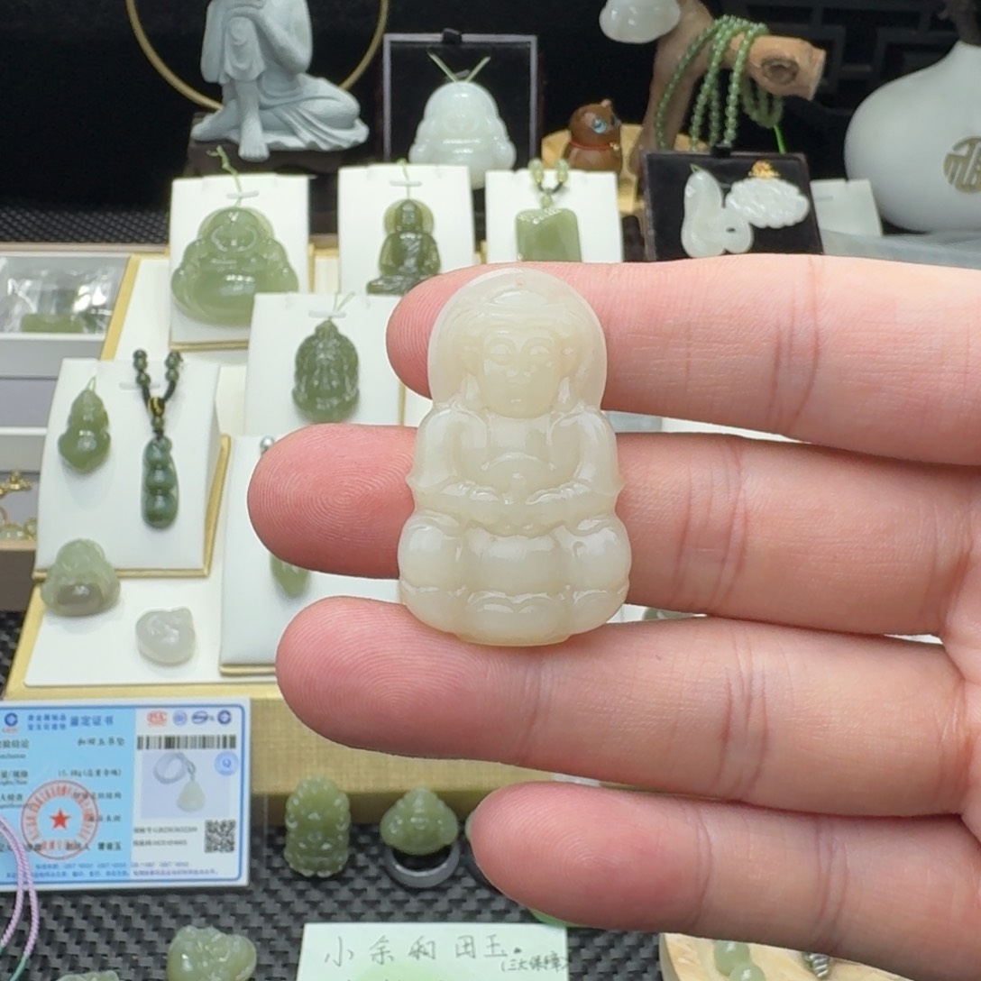 和田玉未镶嵌颈饰小**?