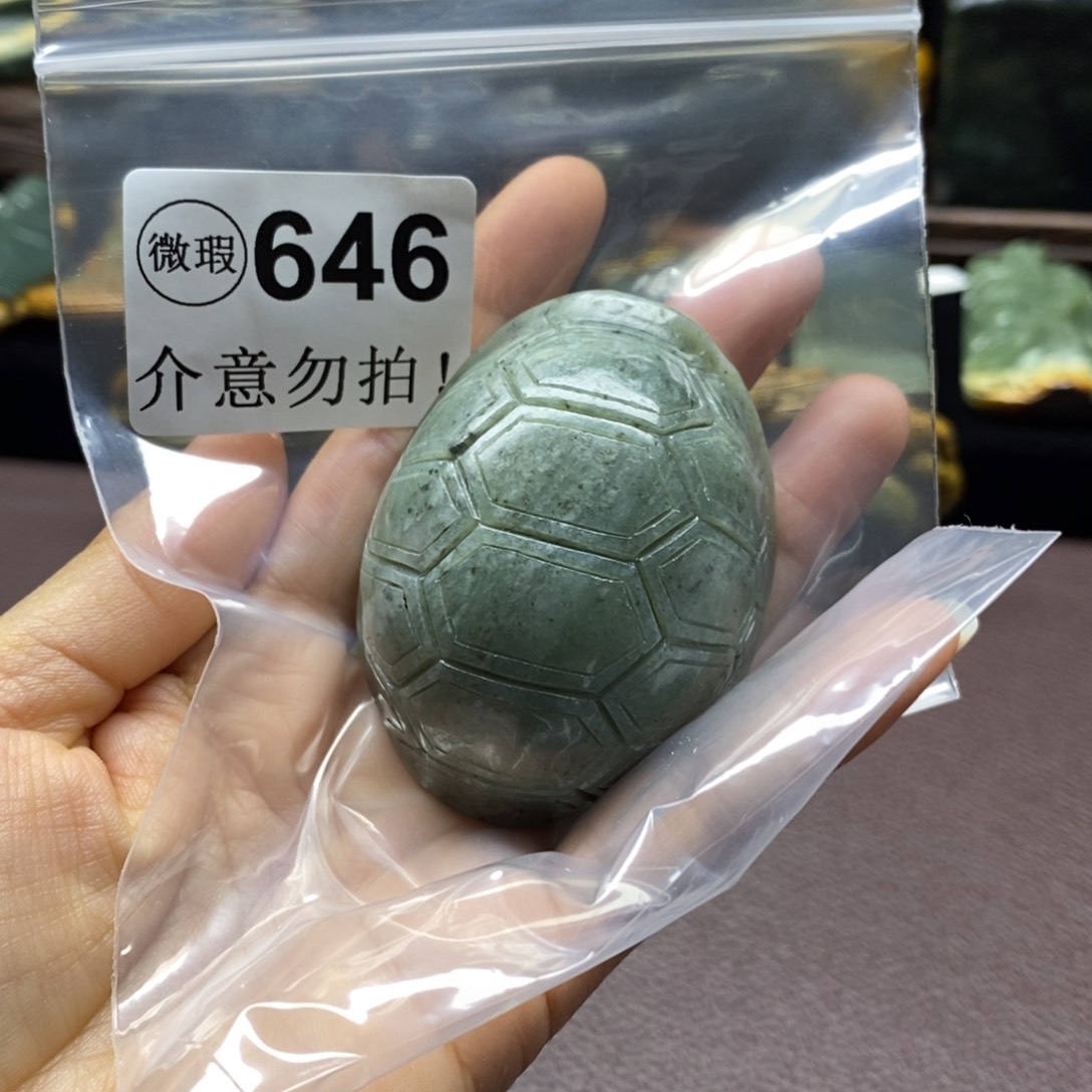 未镶嵌岫岩河磨玉（透闪石质玉）把件