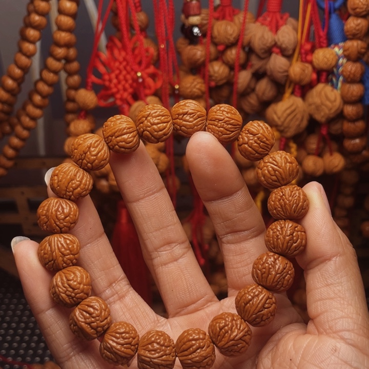 木质类龙纹桃枭挂件