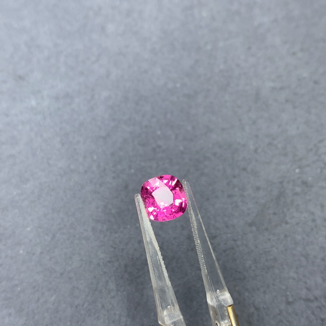 未镶嵌碧玺裸石2.62ct卢比莱碧玺