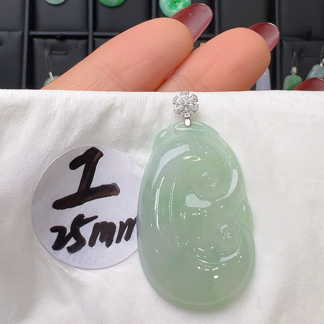 翡翠18K金镶嵌颈饰