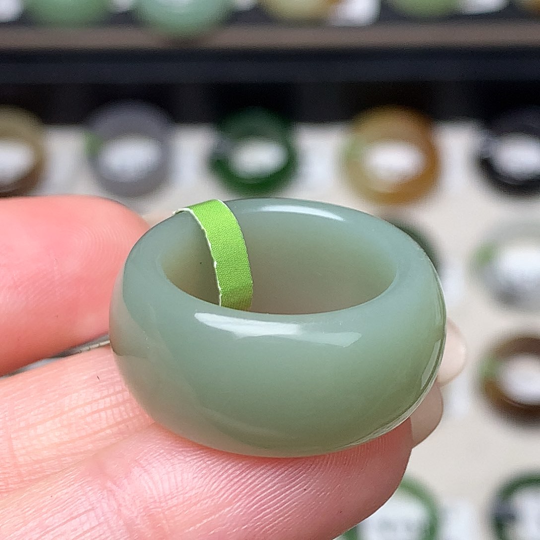 未镶嵌戒指和田玉