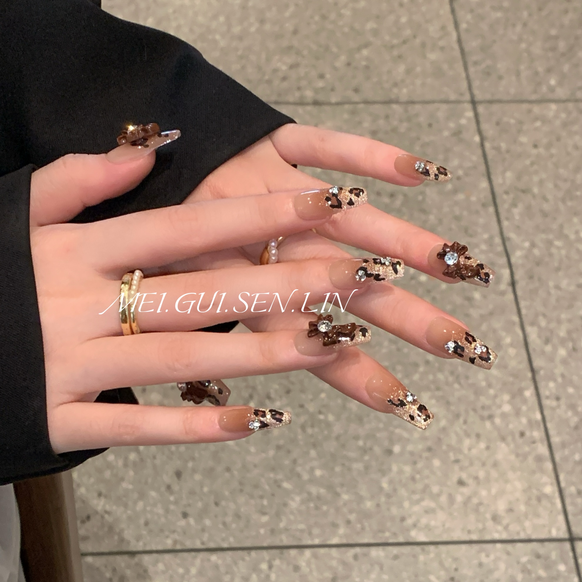 暖棕豹纹  玫瑰森林秋冬豹纹爆闪猫眼款闪钻显白百搭手工穿戴甲