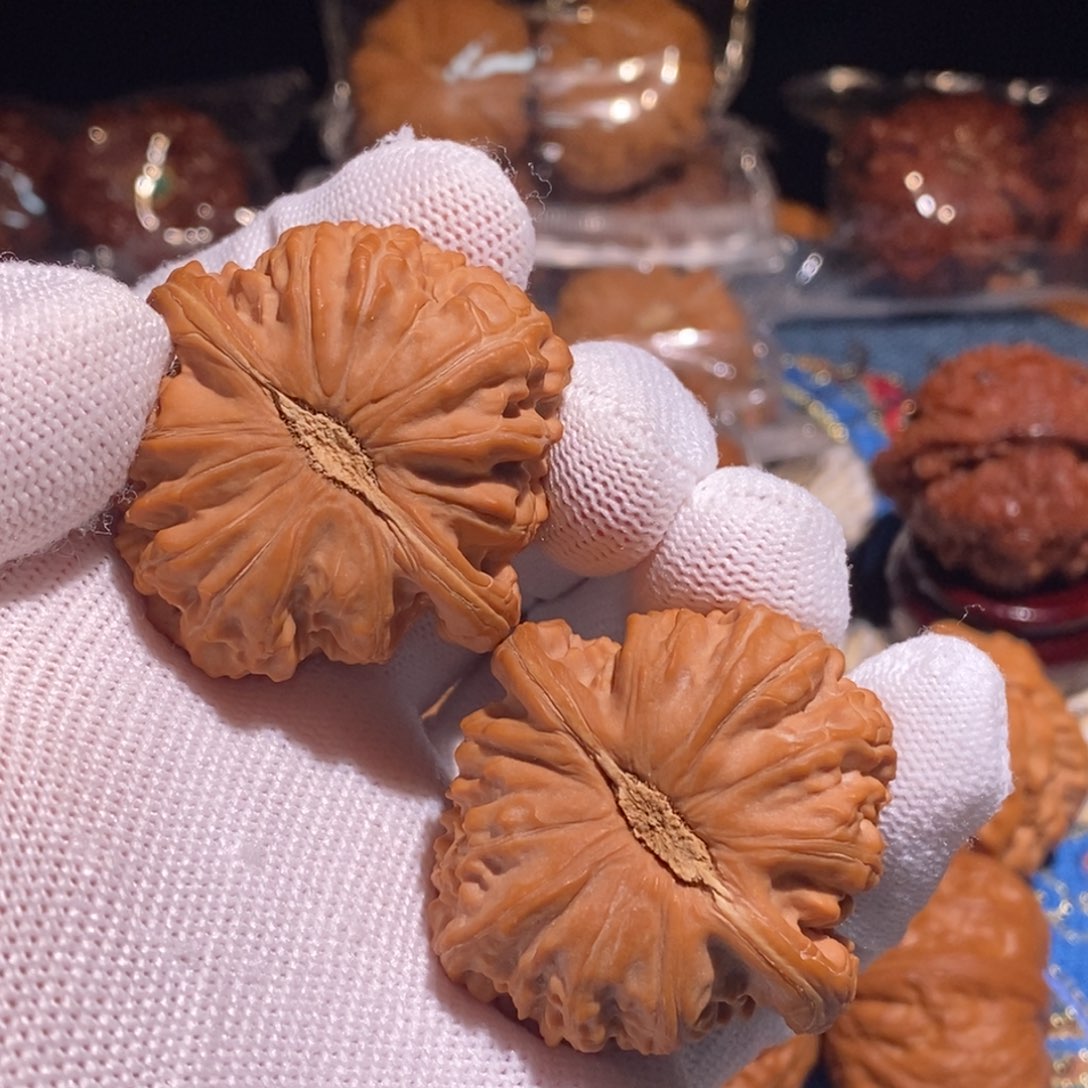 益***醇吊坠文玩核桃白狮子