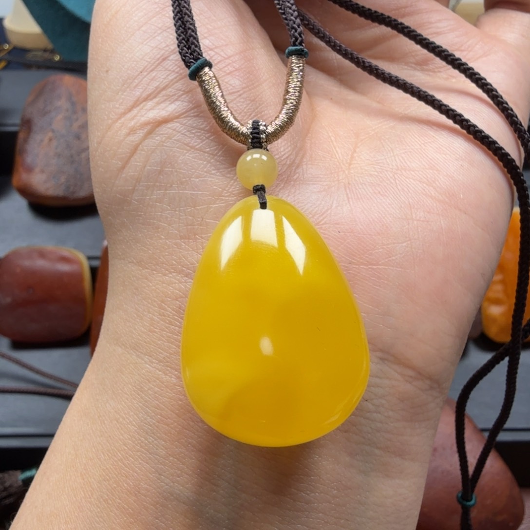 琥珀吊坠(赠链)未镶嵌