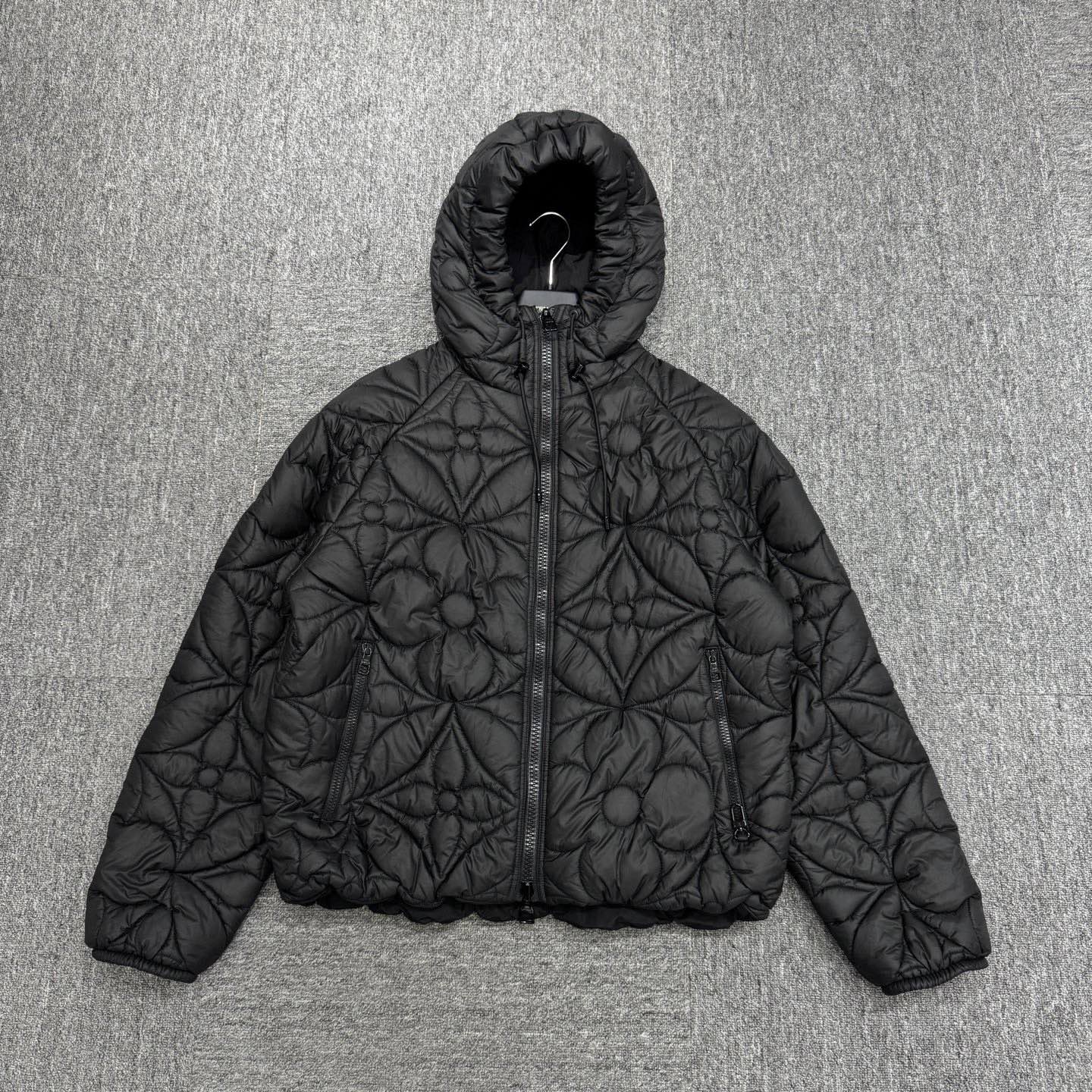 95新 LouisVuitton/路易威登 黑色压纹三花双面羽绒服/50码/15802