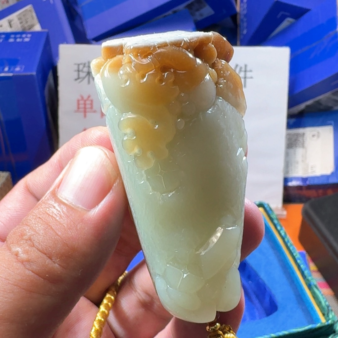 颈饰未镶嵌和田玉（糖玉）
