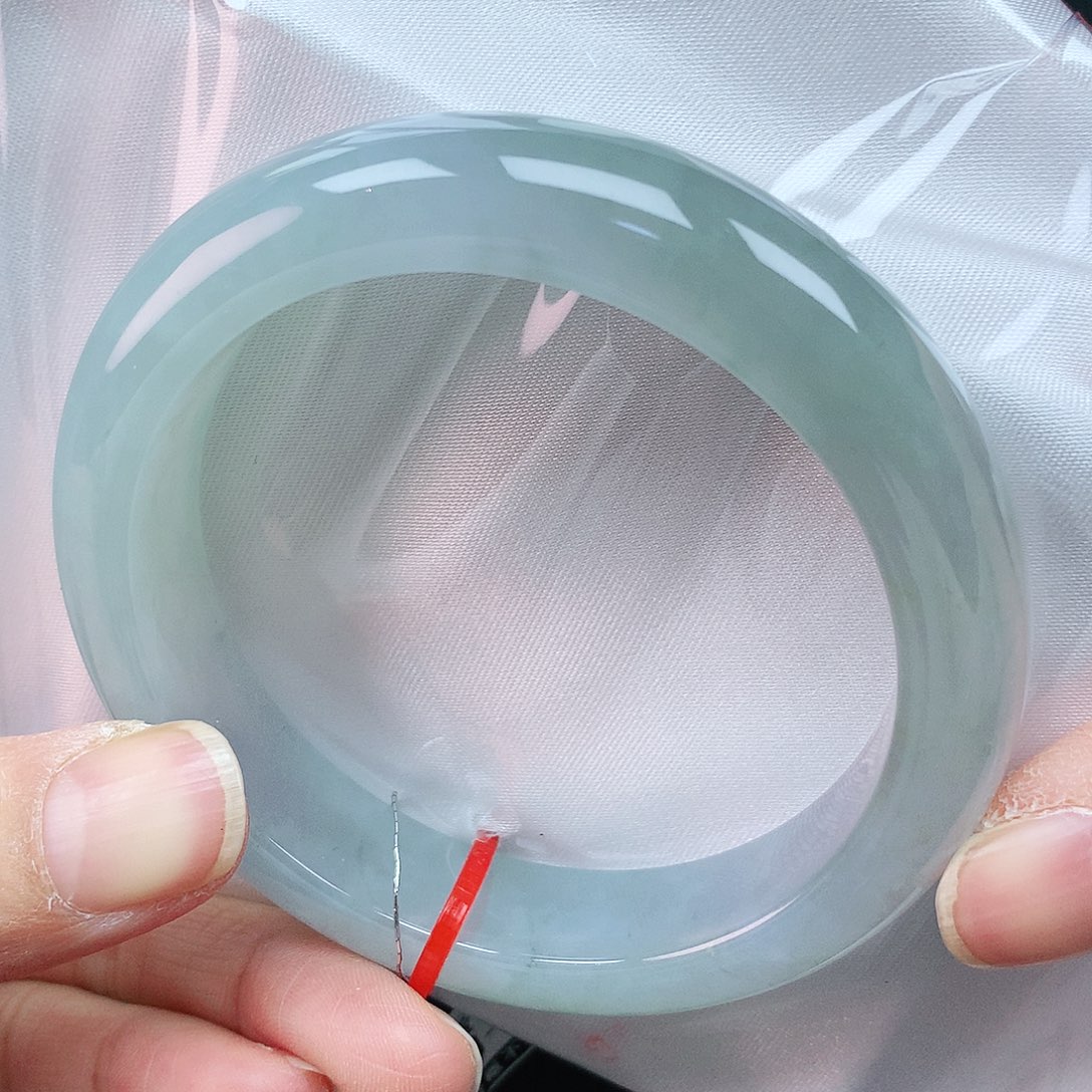 翡翠手镯未镶嵌56圈