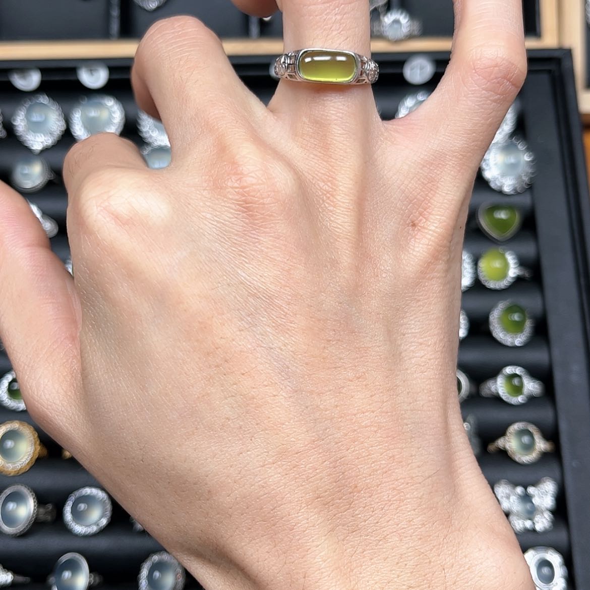 【闪购商品】岫玉戒指银S925镶嵌H****?