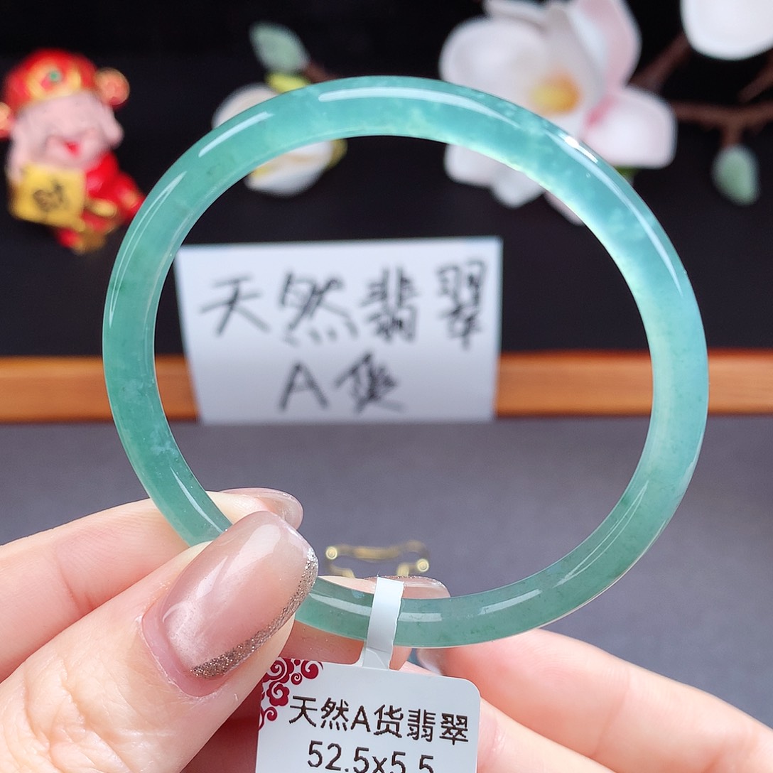 翡翠手镯（圆镯）未镶嵌