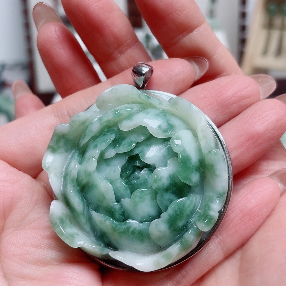 嘎***嘎透闪石-蛇纹石玉银S925镶嵌颈饰