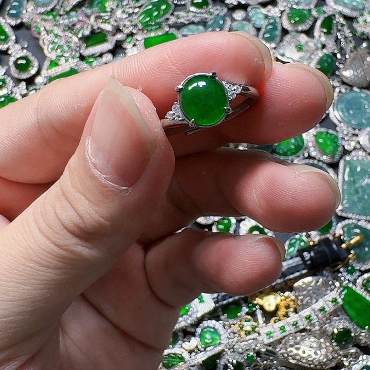 翡翠颈饰未镶嵌天然A货翡翠放漏