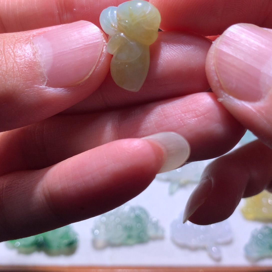 翡翠未镶嵌颈饰天使