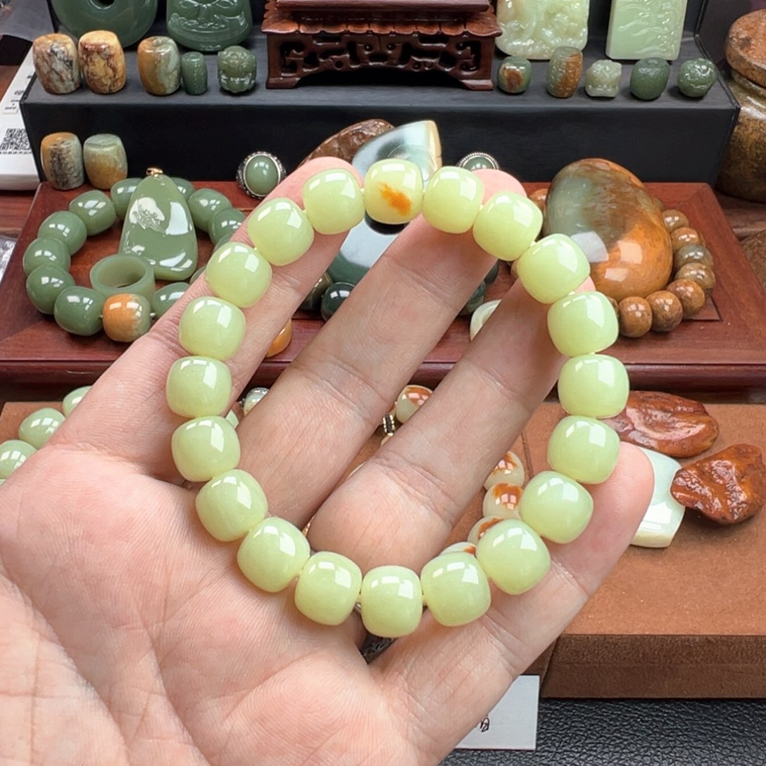 嚣***菜手链未镶嵌岫岩河磨玉（透闪石质玉）