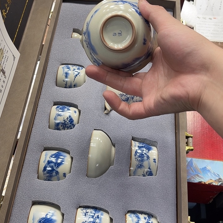 孤品茶具套装等。        