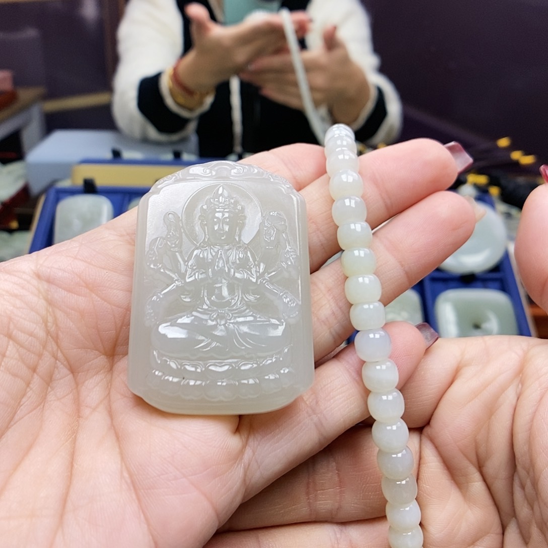 和田玉颈饰未镶嵌张*