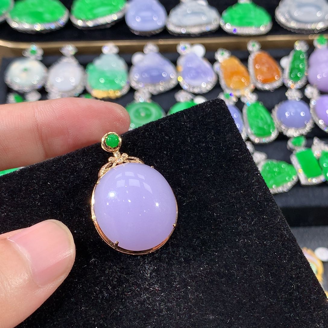 翡翠18K金镶嵌颈饰