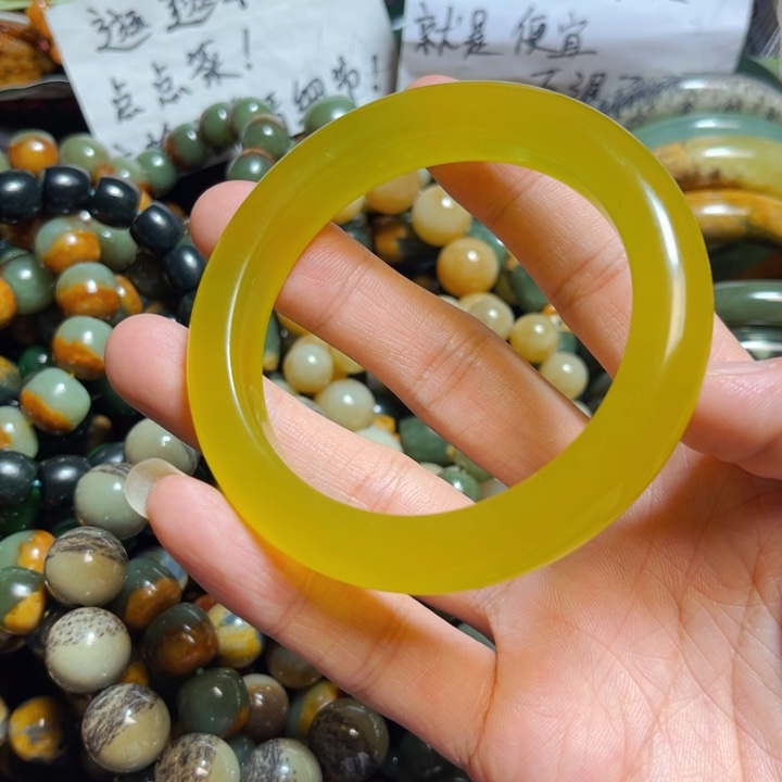 蛇纹石玉颈饰合金
