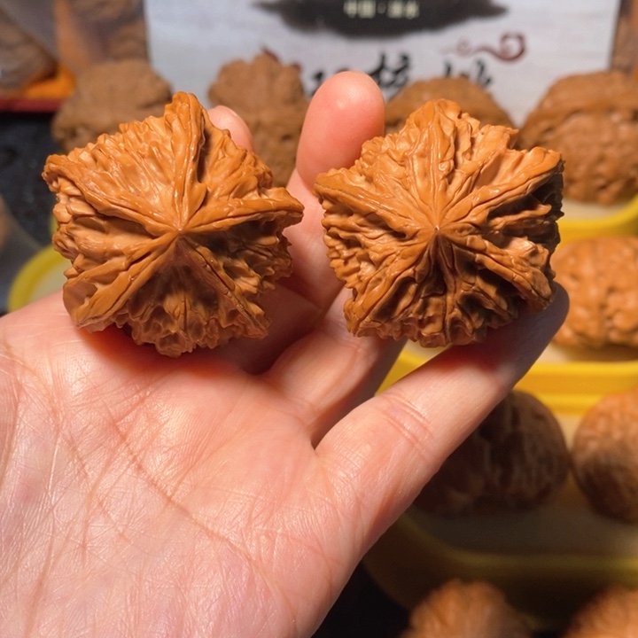 文玩核桃把件五棱 42