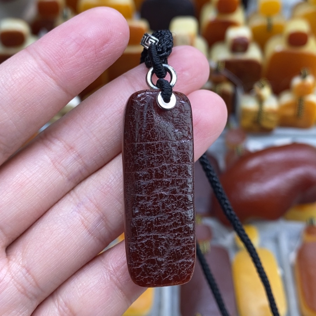 蜜蜡未镶嵌珠宝奇石