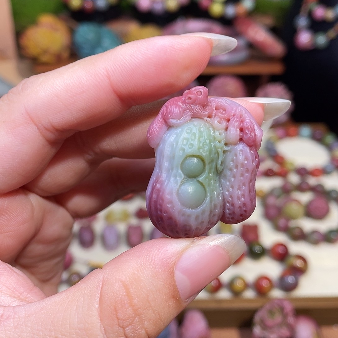 素***念玛瑙/玉髓未镶嵌珠宝半成品盐源玛瑙幻彩苏工花生