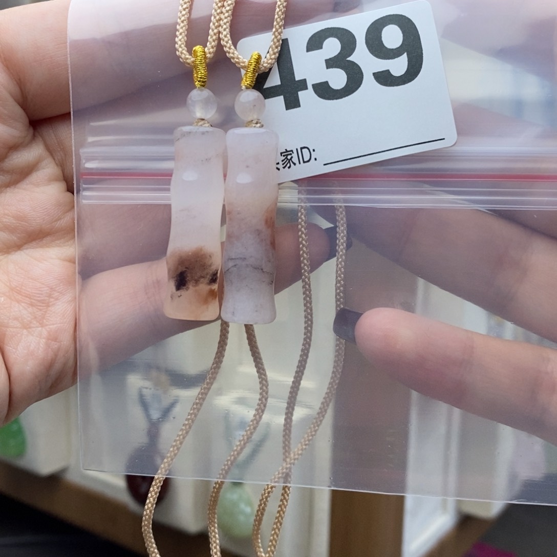 石英质玉颈饰合金佐*