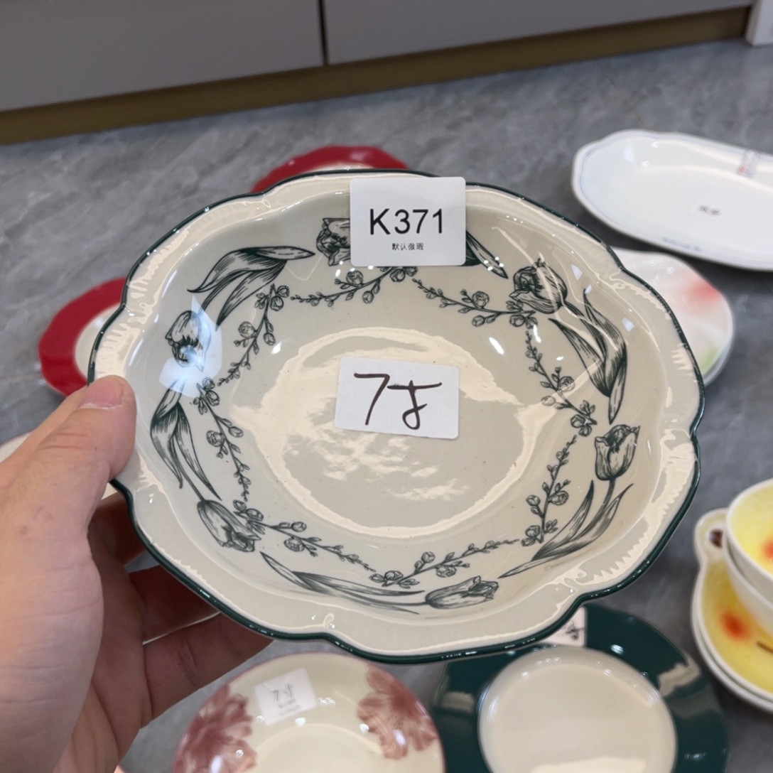 陶瓷微瑕餐具介意勿拍，满18飞！