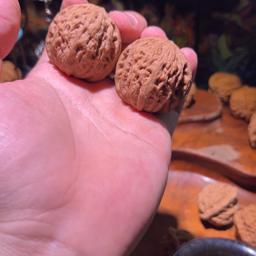 文玩核桃吊坠40球体铁锤一对，特别圆润