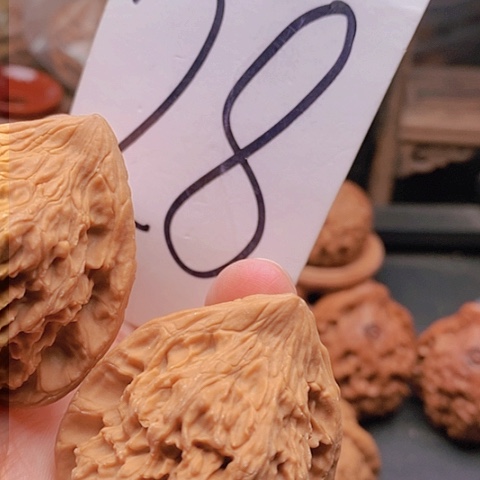 吊坠桃核40全品红狮子44克