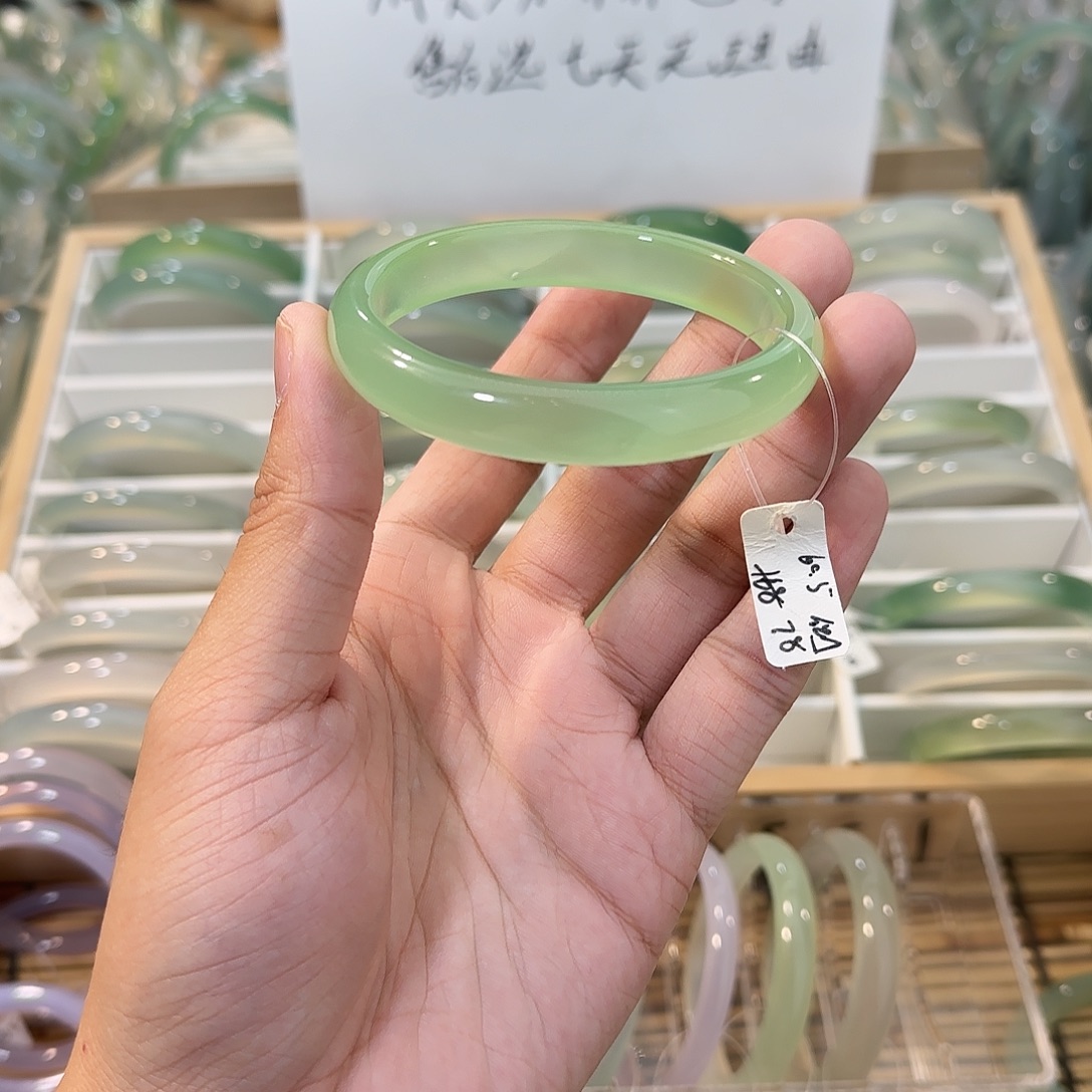 玛瑙/玉髓未镶嵌手镯圈口60.5