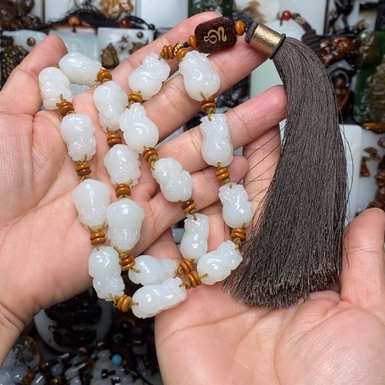 和田玉颈饰未镶嵌春**物