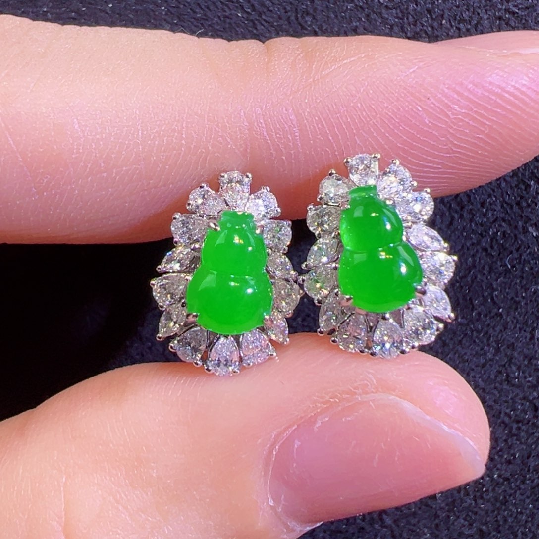 18K金镶嵌翡翠耳饰耳包