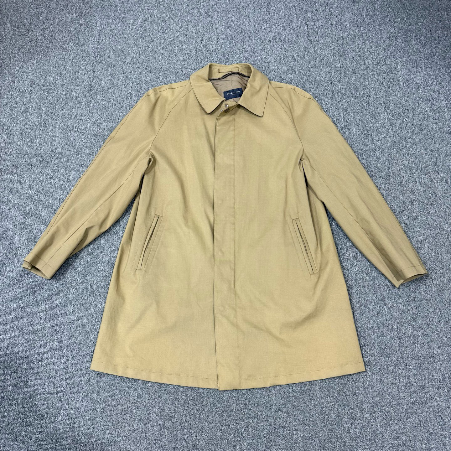 99新 Givenchy/纪梵希 18896362 卡其色内里4g满印大衣外套 50码