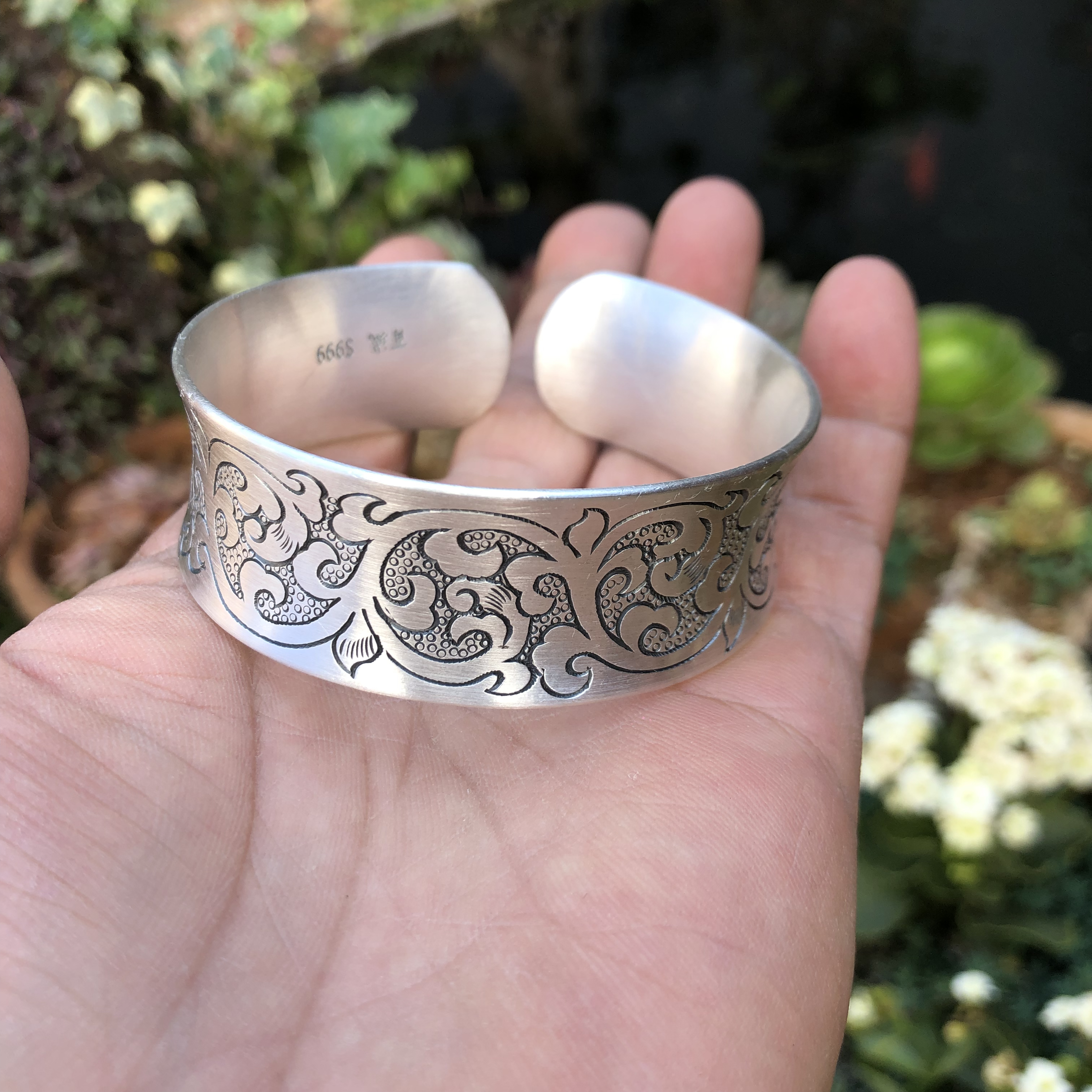 足银手镯 足银999做旧复古手工制作唐朝纹开口凹面银镯子可调节