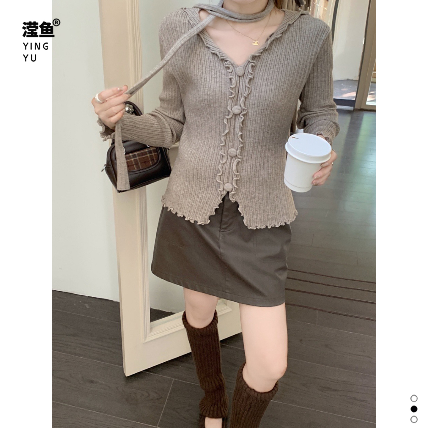 佐纳 5516大码秋冬V领荷叶边针织衫女冬季修身显瘦设计感毛衣上衣