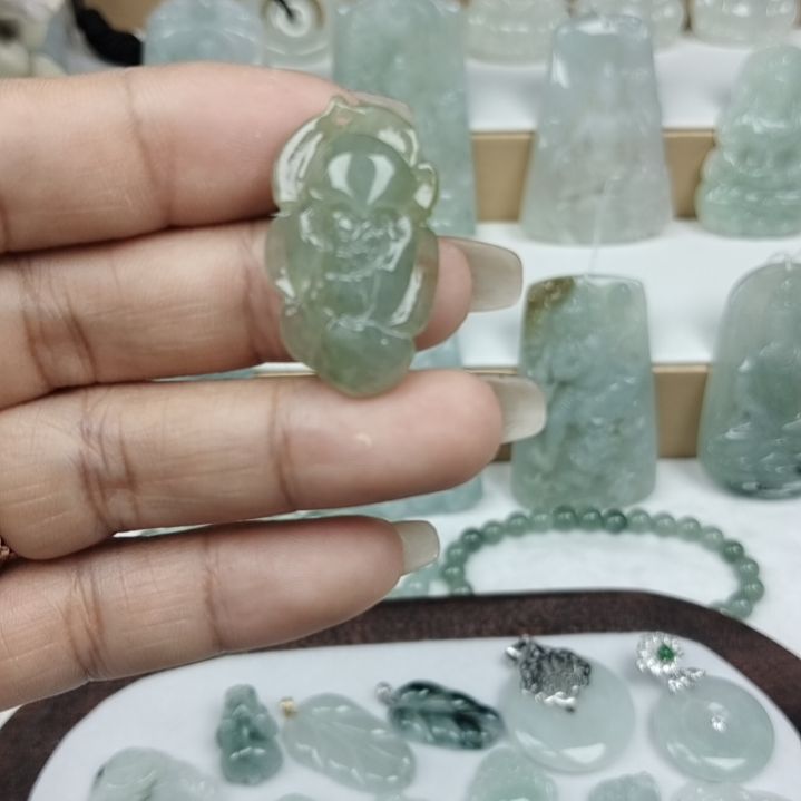 翡翠颈饰未镶嵌天然面料a货荷花。