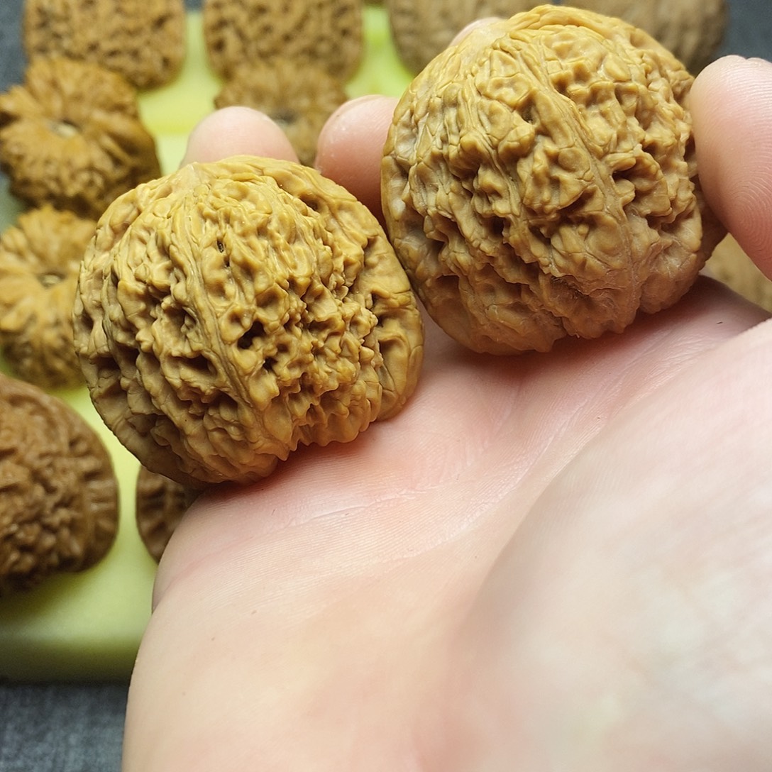 风****42尺球疆文玩核桃