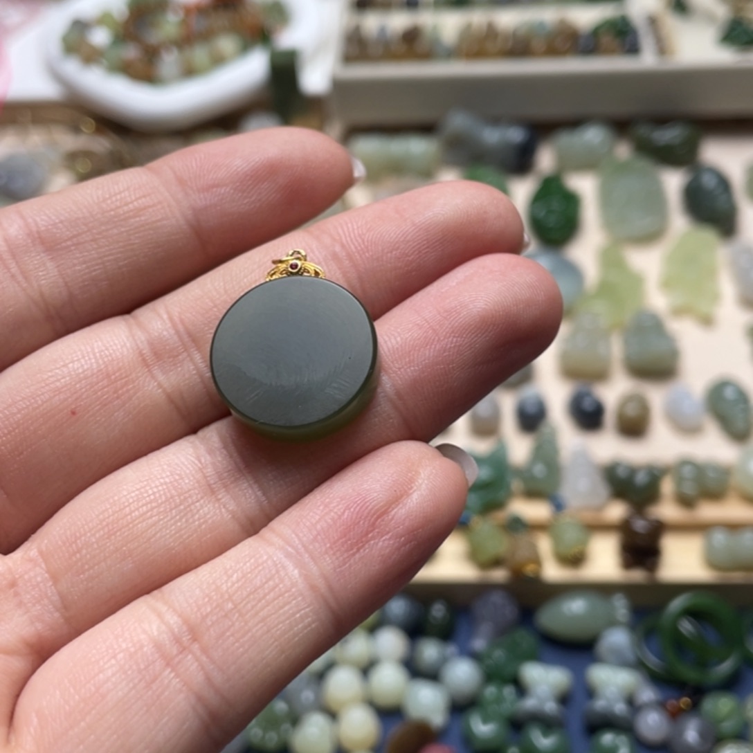 和田玉未镶嵌颈饰