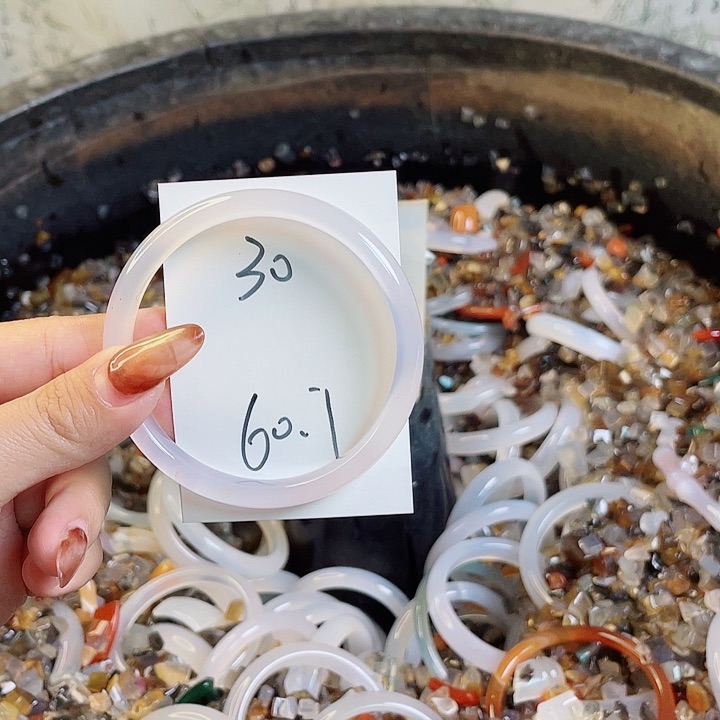 玛瑙/玉髓手镯未镶嵌30